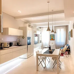 https://charming-san-lorenzo.it-tuscanyhotel.com