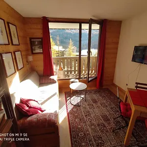 https://les-chataigniers-rouges.fr-provencehotel.com